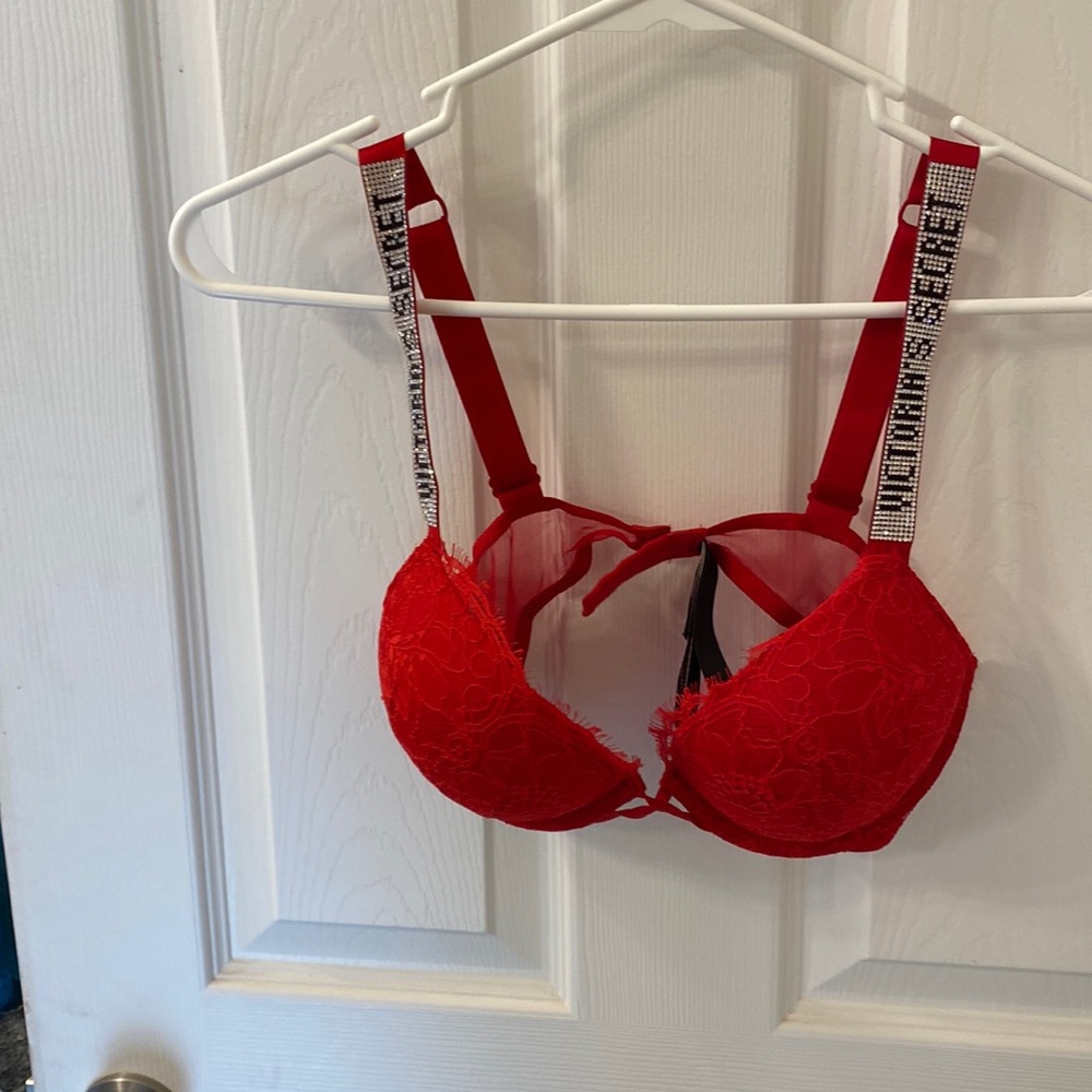 Bombshell push-up from Victoria secret